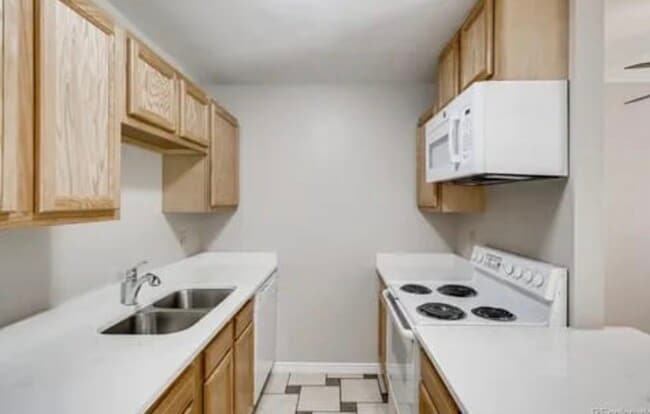 Kitchen - 225 E 8th Ave Unit B9