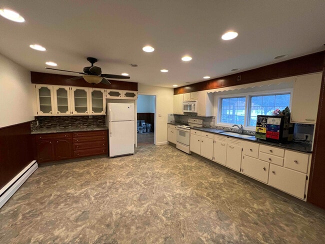 Photo - 22 N Center St