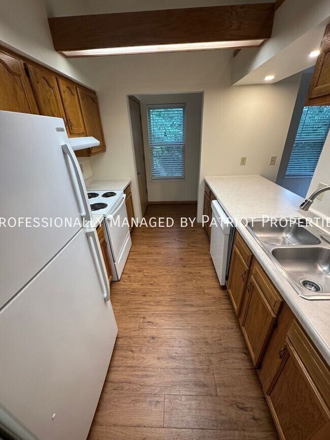 Building Photo - 1609 N Thompson Dr Unit 209