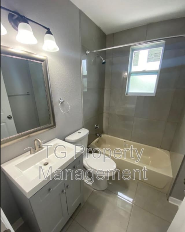 Photo - 1469 W 7th St