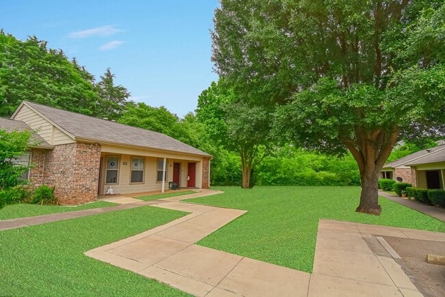 Photo - 1220 Heritage Dr