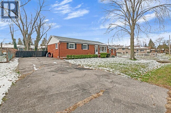 Photo - 310 Superior St