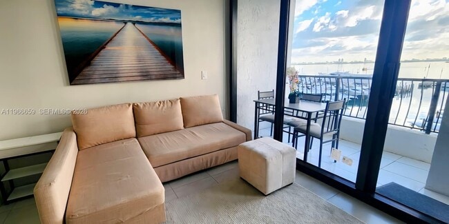 Photo - 555 NE 15th St Unidad 516