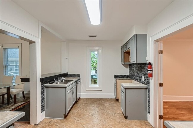 Photo - 77 Whitefoord Ave SE