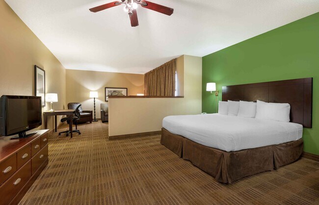 Furnished Studio-Peoria - North