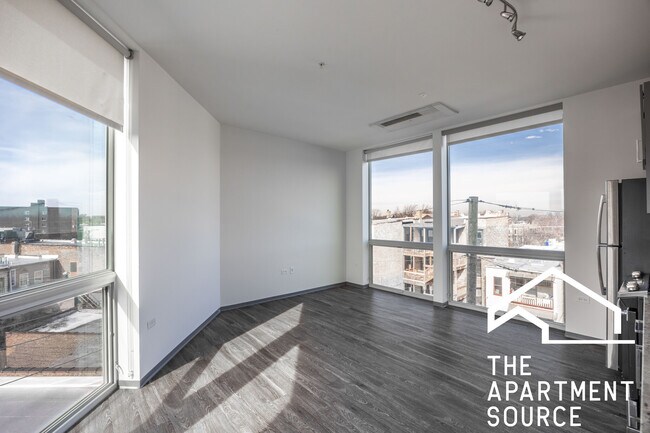 Photo - 2340 N California Ave Unidad 607