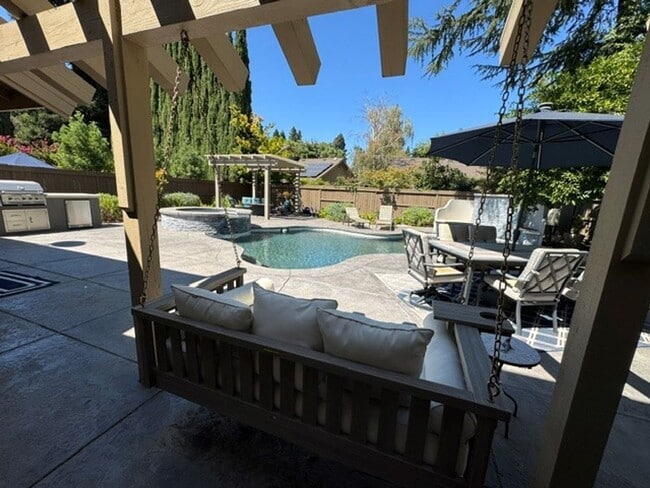 Gorgeous 3-Bedroom House in Gold River wit... - Gorgeous 3-Bedroom House in Gold River wit...