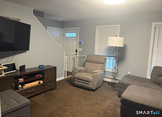 Photo - 939 N Main St