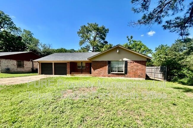 Building Photo - 3809 Falcon Dr