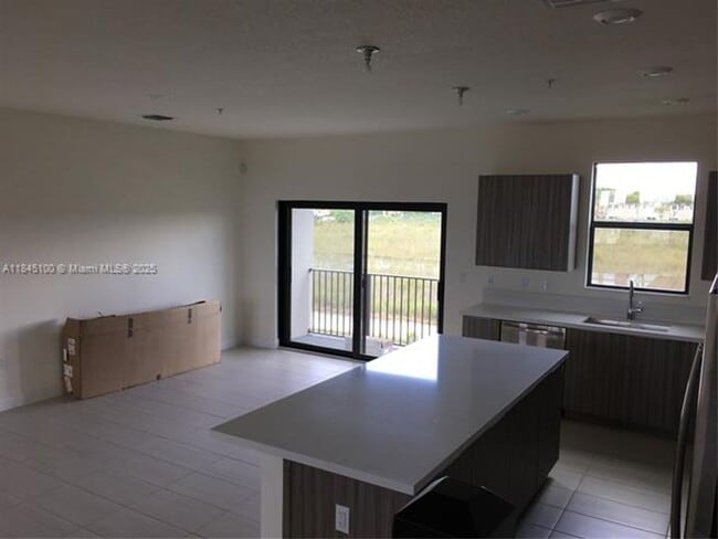 Photo - 10461 NW 82nd St