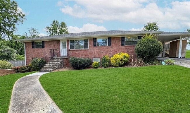 Building Photo - 552 Sybil Ln SE