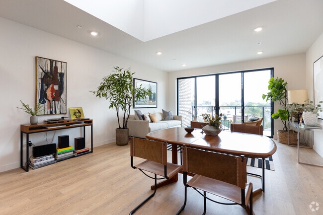 1319 S Orange Grove Ave - 1319 S Orange Grove Ave