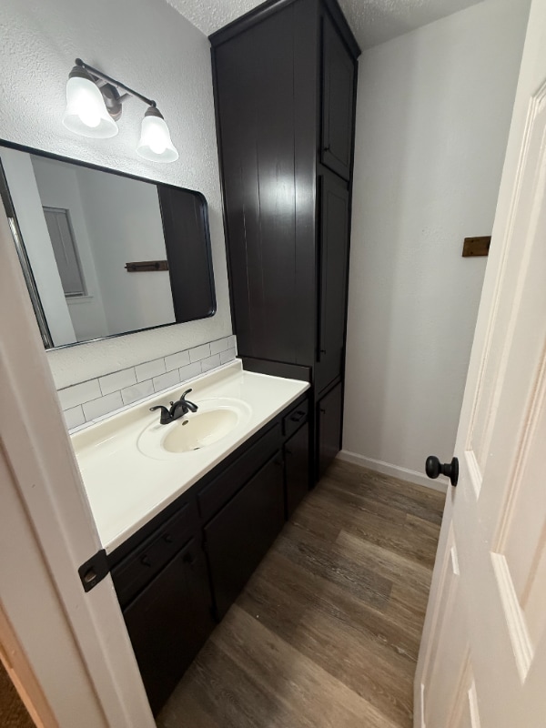 Photo - 652 Sue Ann Ln