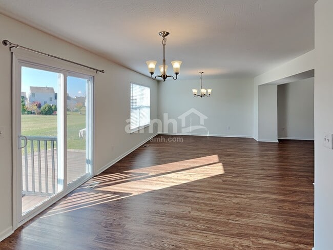 Photo - 69 Sandburg Dr