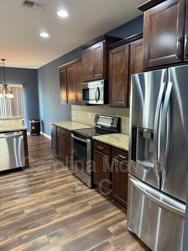 Photo - 451 Riverdale Rd