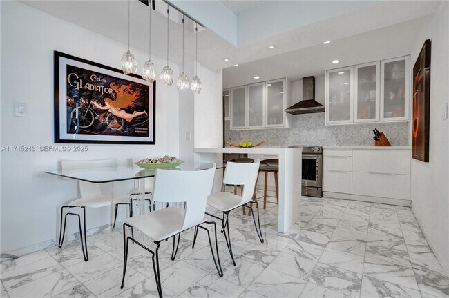 Photo - 19707 Turnberry Way Unidad 16C