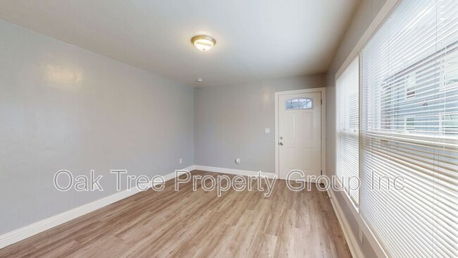 Photo - 694 Sycamore St