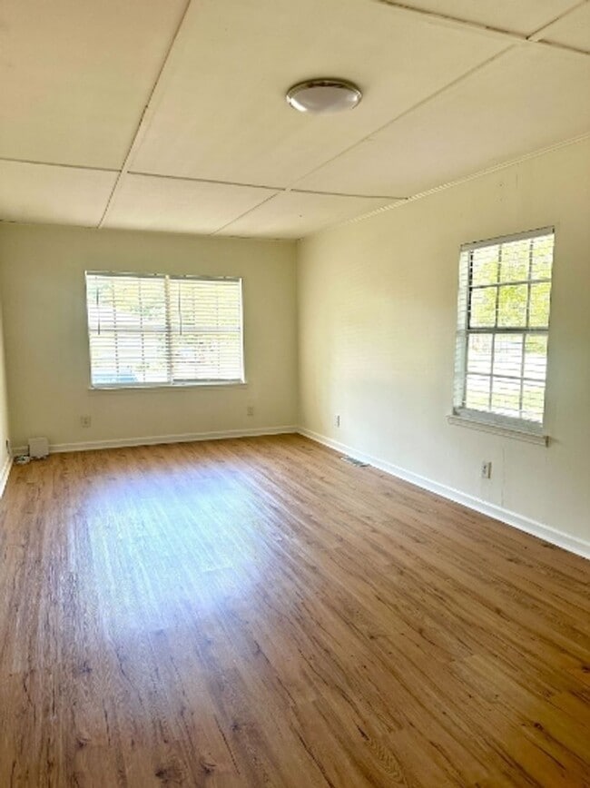 Photo - Bright & Airy 3-Bedroom home with Bonus Den