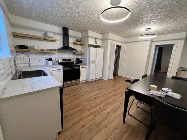 Photo - 127 W Franklin St Unidad 3