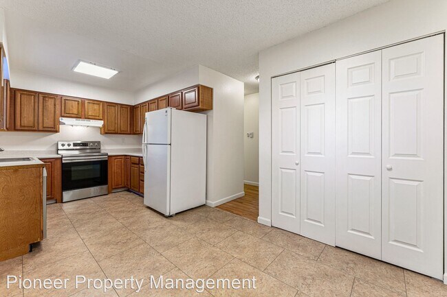Photo - 3 br, 1.5 bath House - 588 S Eaton St
