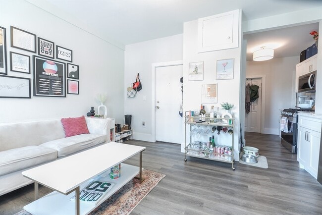 Building Photo - 100 H St Unit 1