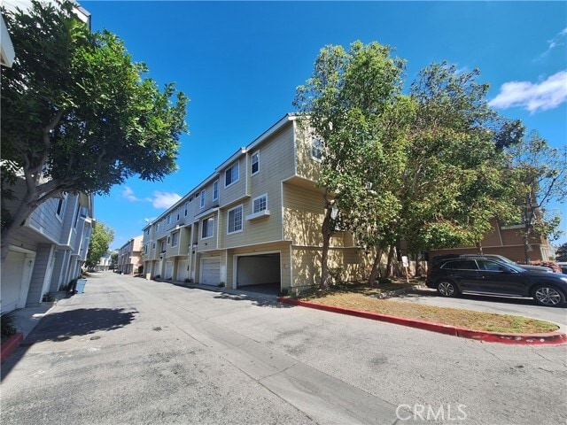 Building Photo - 2800 Plaza del Amo