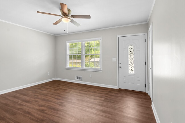 Sala de estar - 1380 Plaza Ave SW