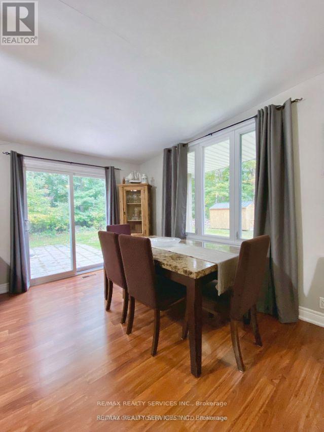 Photo - 4870 Mapleview Crescent