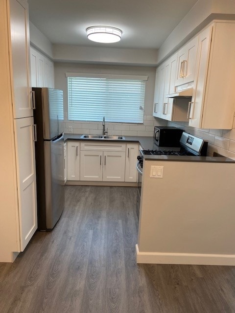 Photo - 12931 Oxnard St