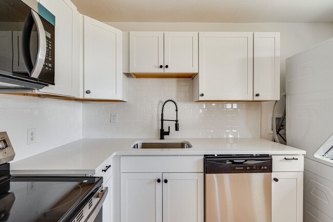 Photo - 1516 Springvale Rd Unit 2