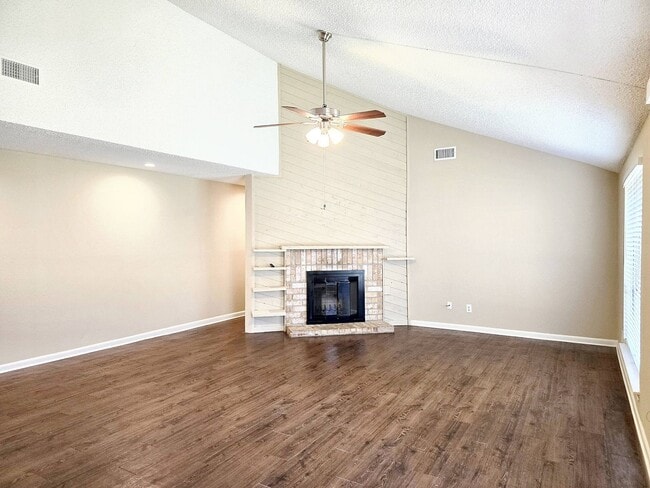 Photo - 16635 Neumann Dr