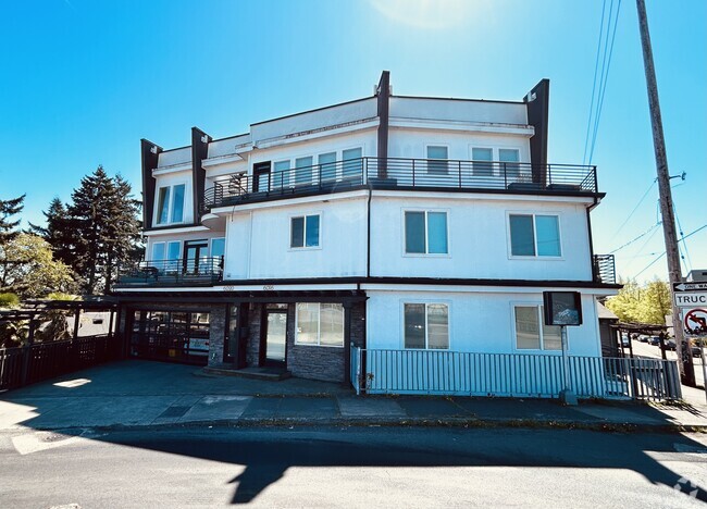 Building Photo - 6016 NE Willow St Rental