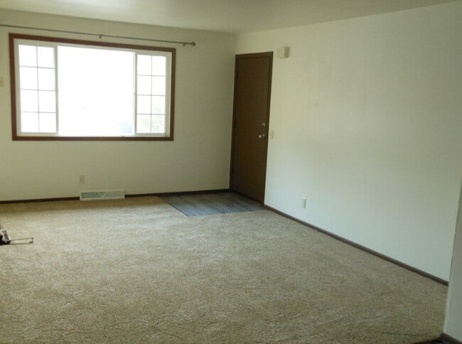 Photo - 405 Stark St