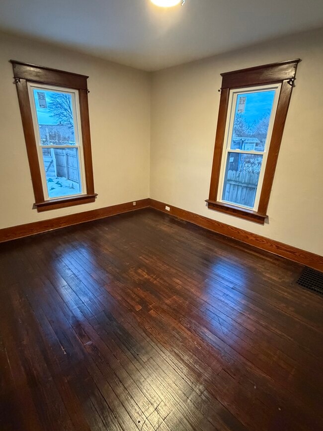 Photo - 1056 W 21st St