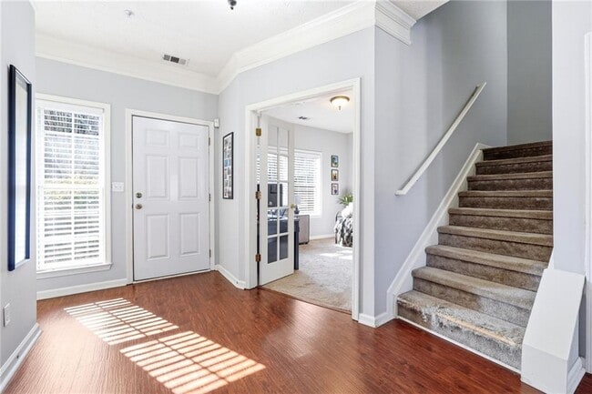 Photo - 410 Lantern Ln