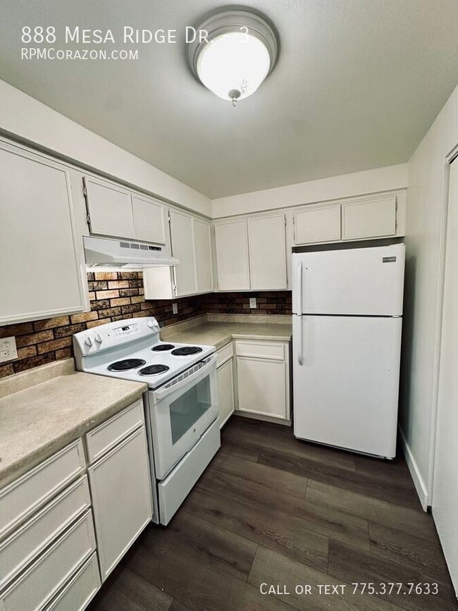 Photo - 888 Mesa Ridge Dr