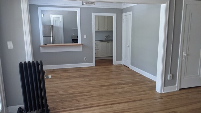 Photo - 127-129 E 46th St