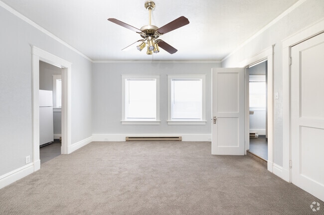 Studio, 1BA - 504SF Living Room / Bedroom