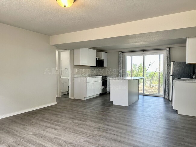 Photo - 907 W Madison St Unit B