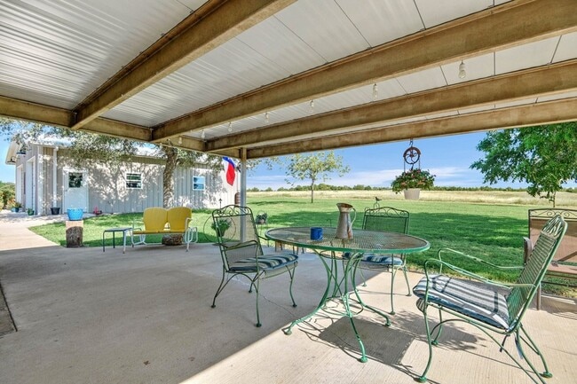 Photo - 13075 FM 121