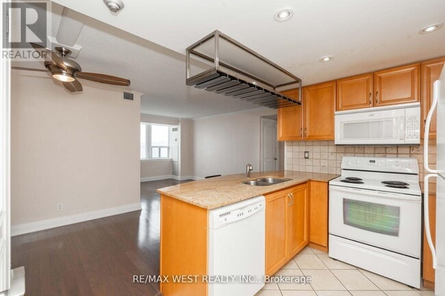 Photo - 2737 Keele St Unit 817