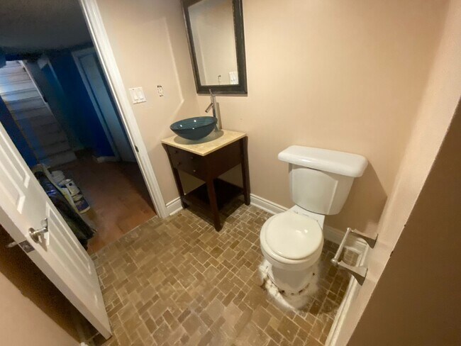 Photo - 58 Eldon Ave Unit 2