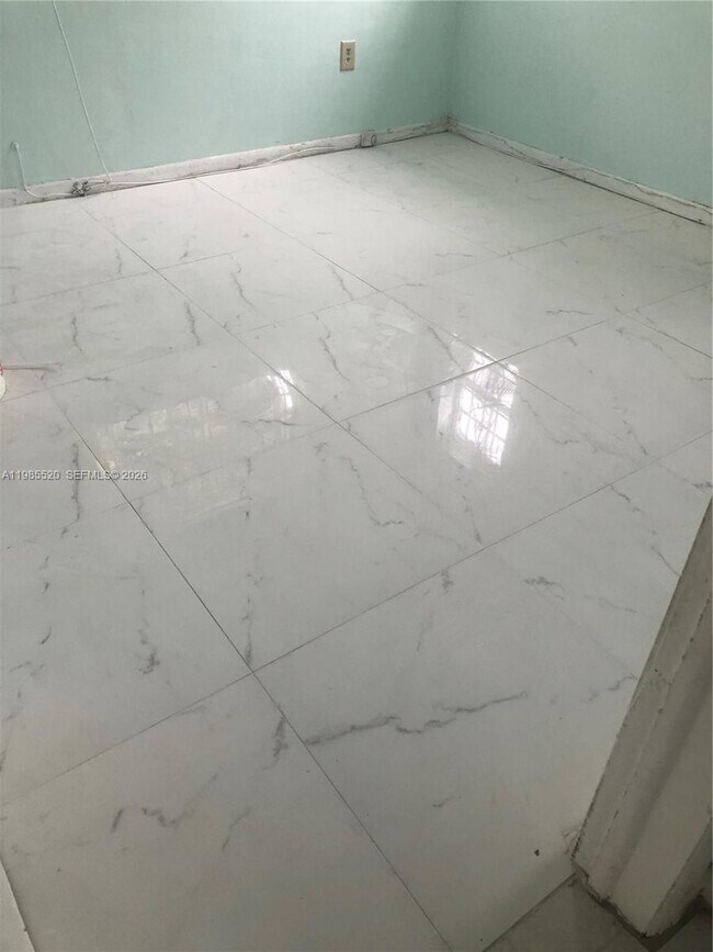 Photo - 801 NW 199th St