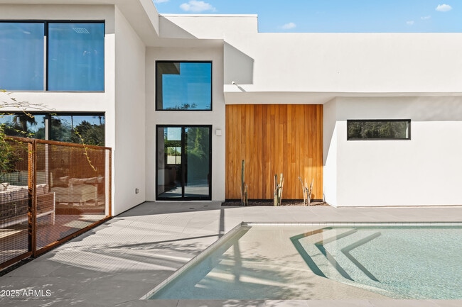 Photo - 5156 N 45th Pl