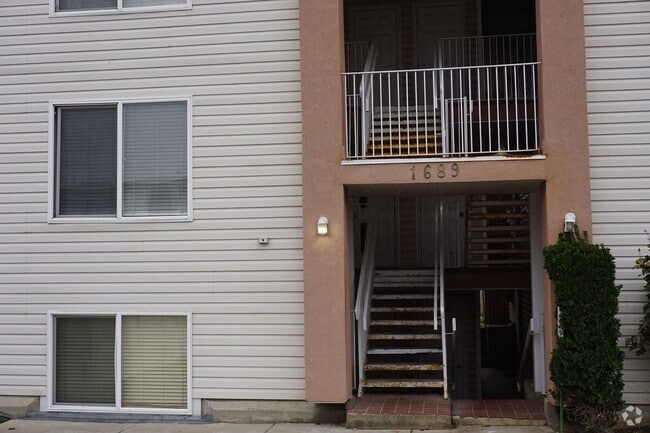 Building Photo - 1689 W 8295 S Unit #6 Rental