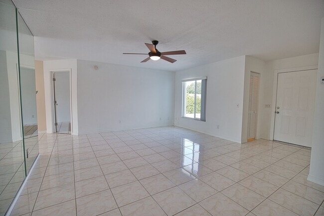 Photo - Annual Unfurnished 2 Bedrooms 2 Bathrooms Pool Home Located in South Venice!