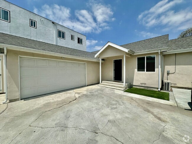 Building Photo - 1591 1/2 West 35th Place Rental
