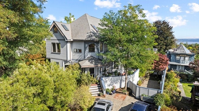 Building Photo - Welcome Home to Terrace View!