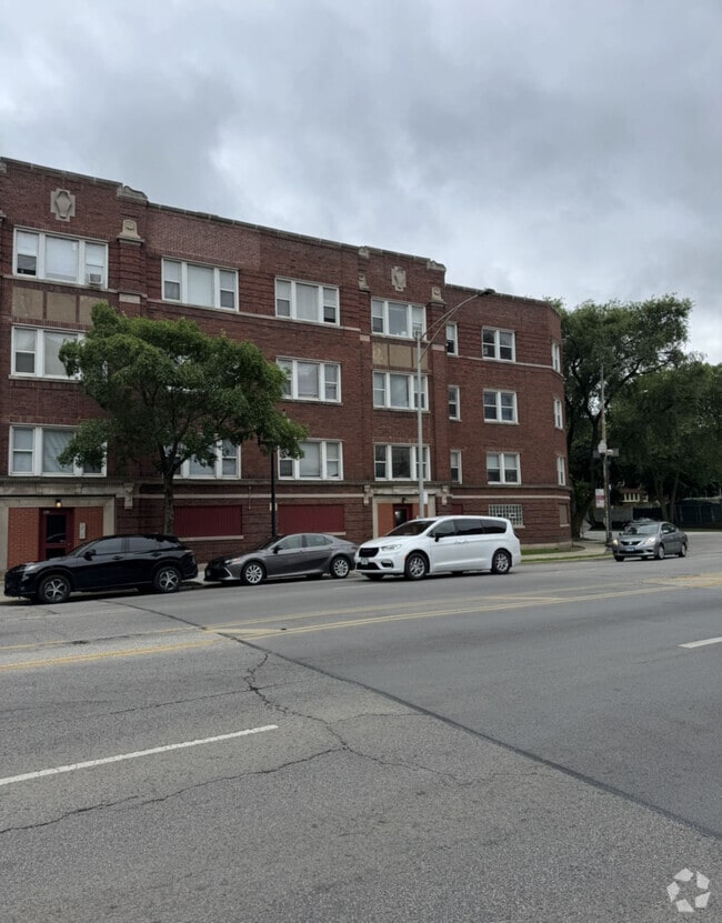 Building Photo - 7755 N Sheridan Rd Unit 1 Rental