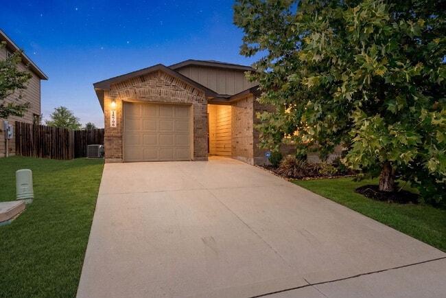 Building Photo - New Rental Alert! 2 Weeks Free Rent with 15 Month Lease